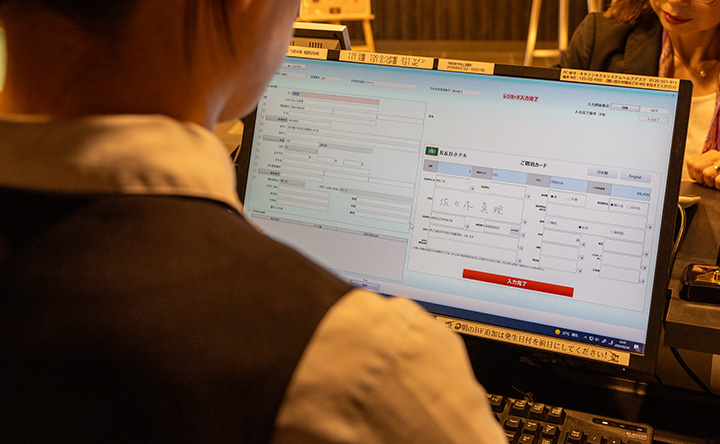 写真:フロントで使用されるPREVAILの操作シーン