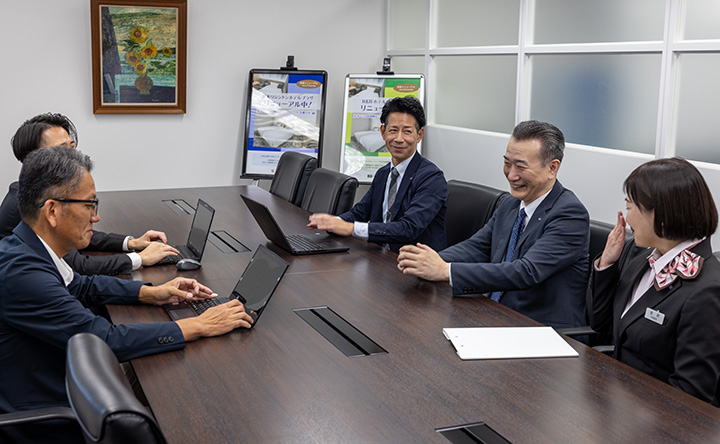写真:お客さまと当社社員打合せの風景